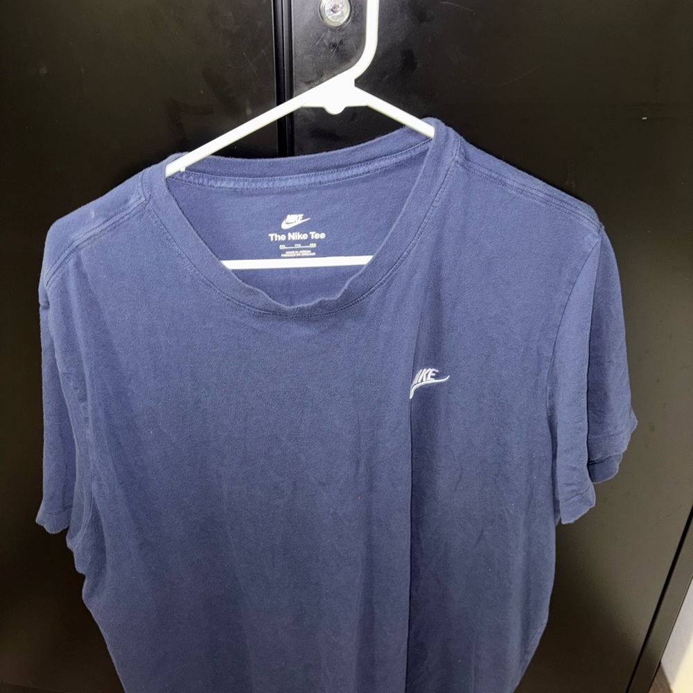 Nike Men's Navy Short Sleeve Tee